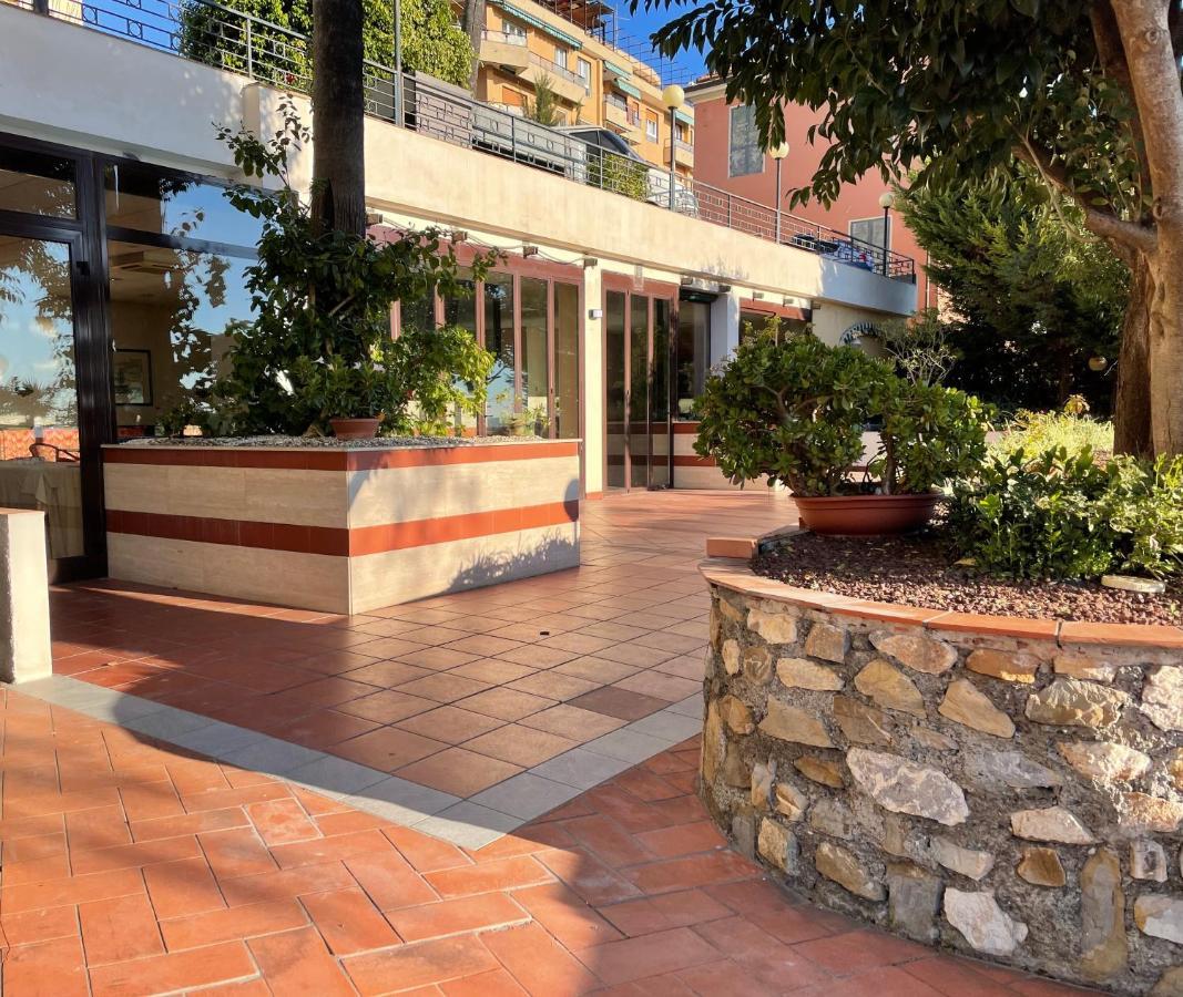 Hotel Miramare Imperia Exterior photo