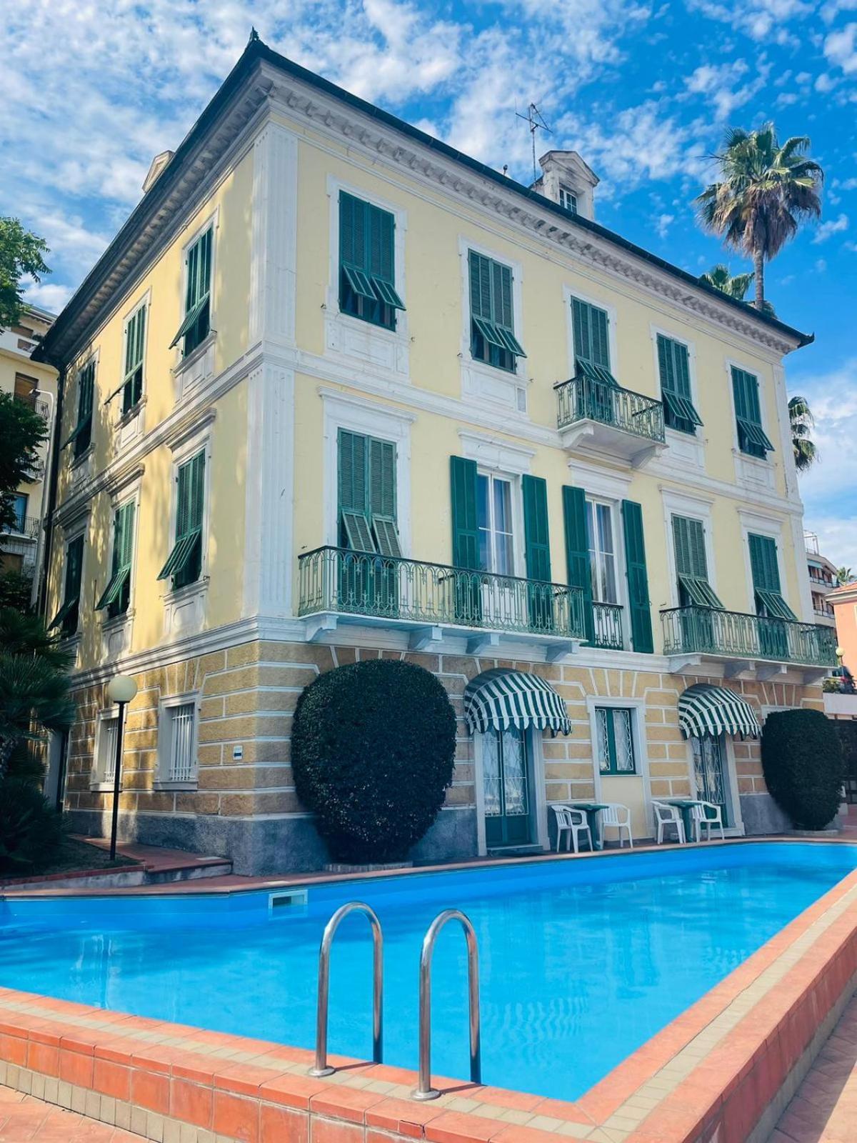 Hotel Miramare Imperia Exterior photo