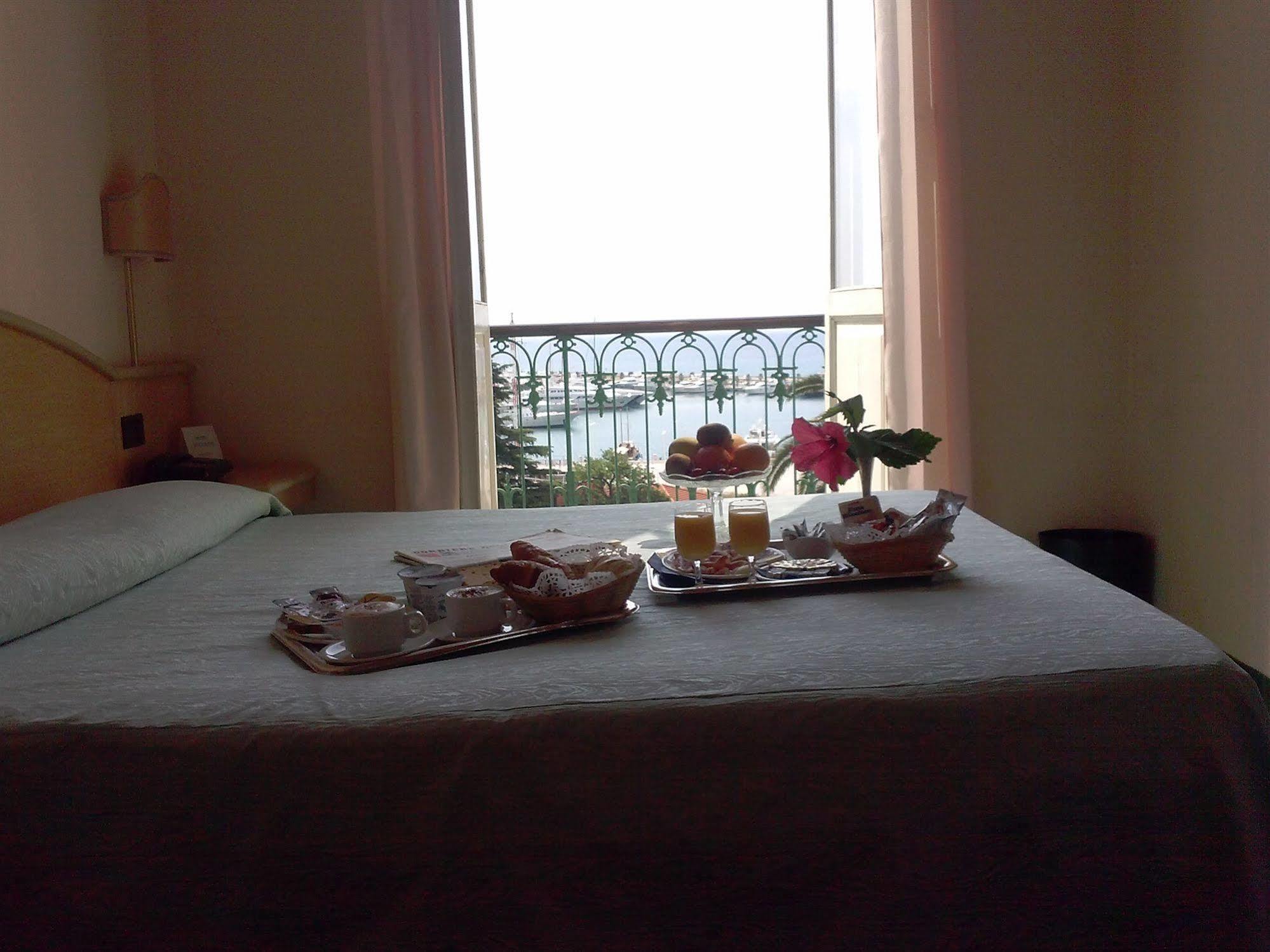 Hotel Miramare Imperia Exterior photo