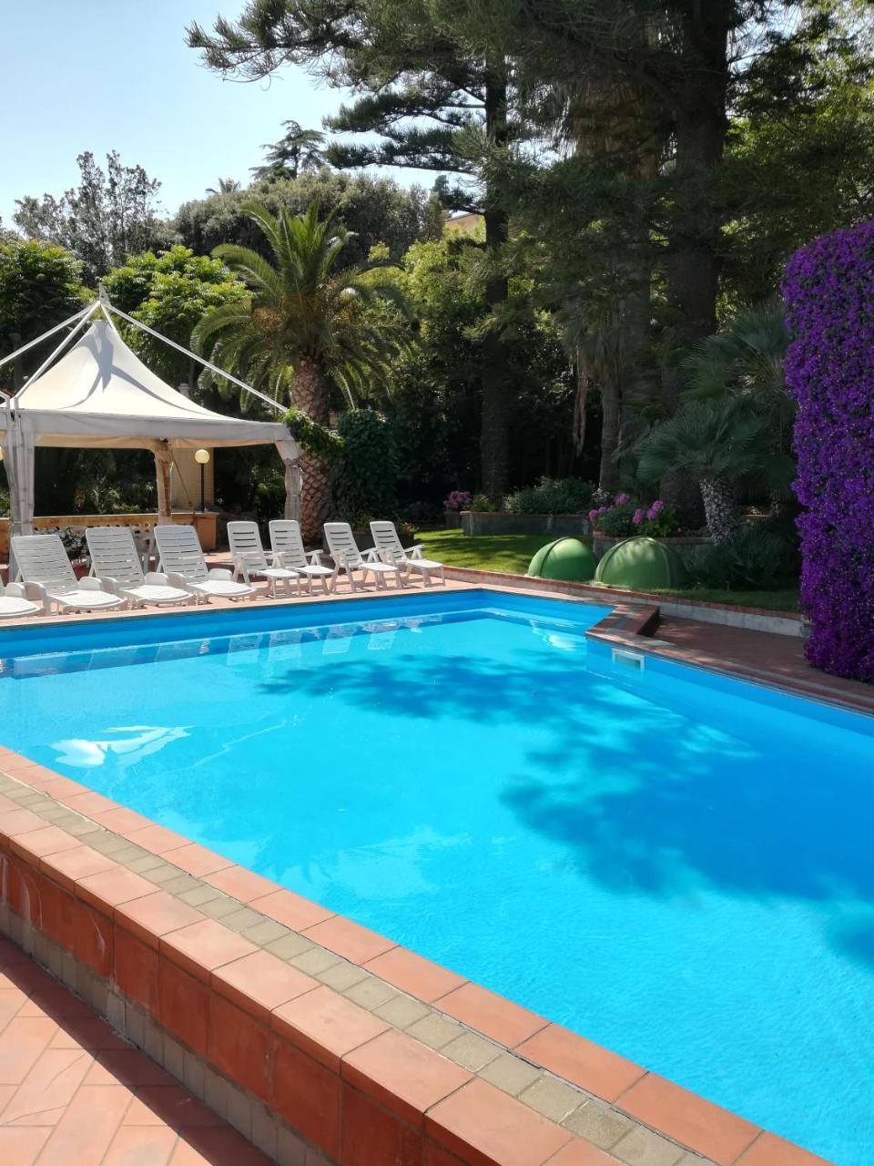 Hotel Miramare Imperia Exterior photo